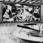 Parigi 1937 - Picasso_espone_Guernica