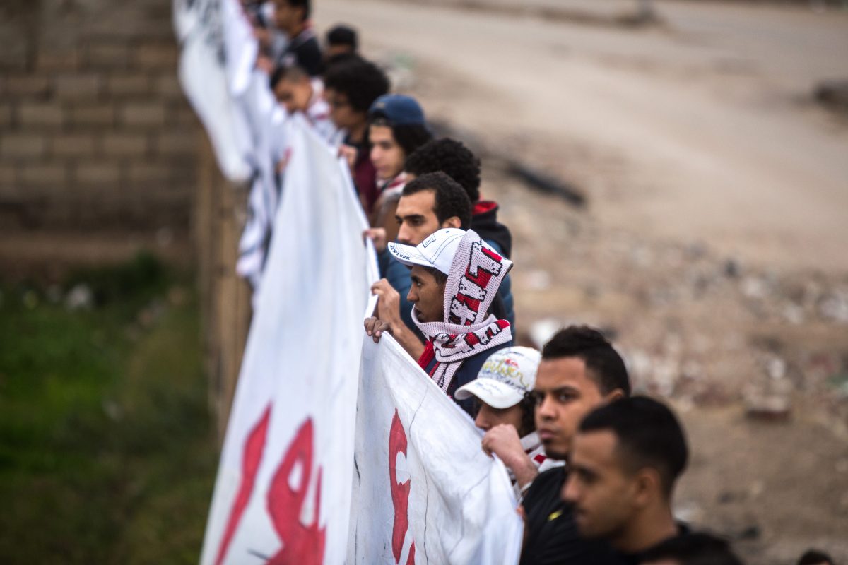 Nelle foto: una manifestazione degli ultras 'White Knights' nell'anniversario della strage dell'Air Defense Stadium. Ibrahim Ezzat, Il Cairo, febbraio 2016