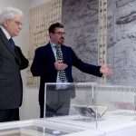 Il Presidente Sergio Mattarella nel corso della visita alla Mostra “Leonardo da Vinci. La Scienza prima della Scienza” accompagnato da Claudio Giorgione, curatore della mostra