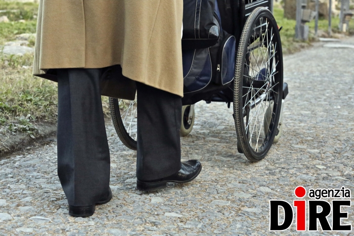 invalidi _ sedia a rotelle_ disabili