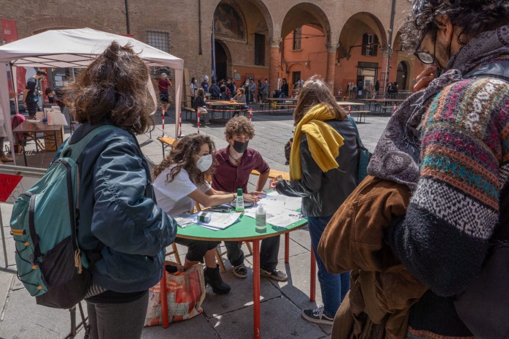 protesta studenti Saperi naviganti piazza Verdi Bologna