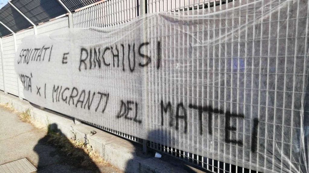 protesta migranti cas via mattei bologna