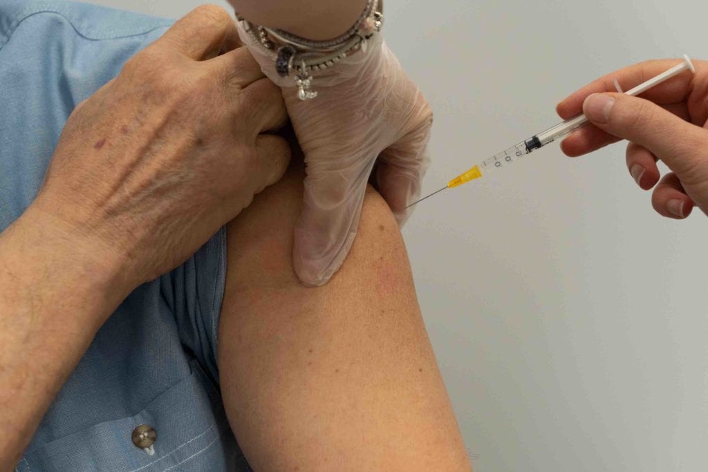 vaccino covid puntura
