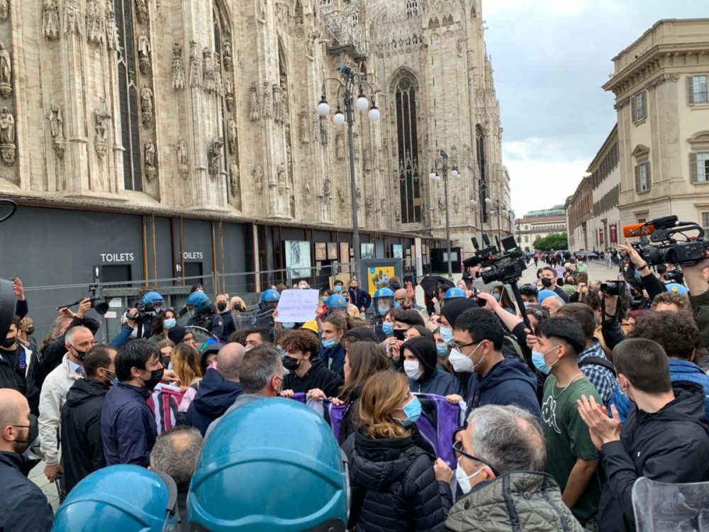 Milano Pro Vita Manifesta Contro Il Ddl Zan Attimi Di Tensione Con Gli Attivisti Lgbt Dire It