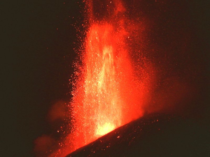 fontana di lava_foto twitter Ingv vulcani