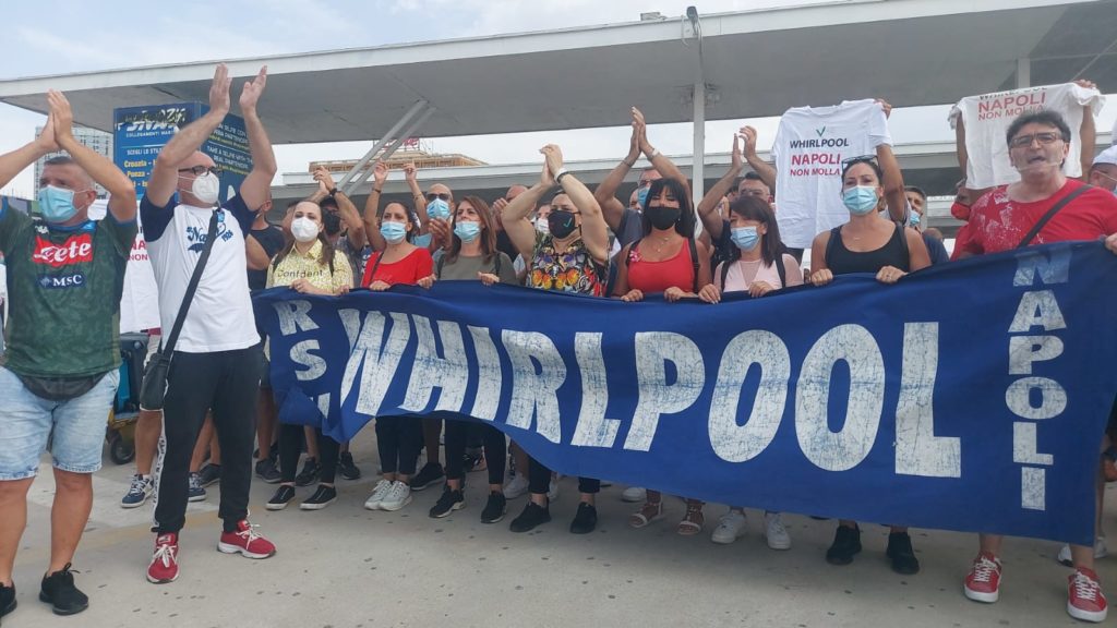 protesta whirlpool napoli porto