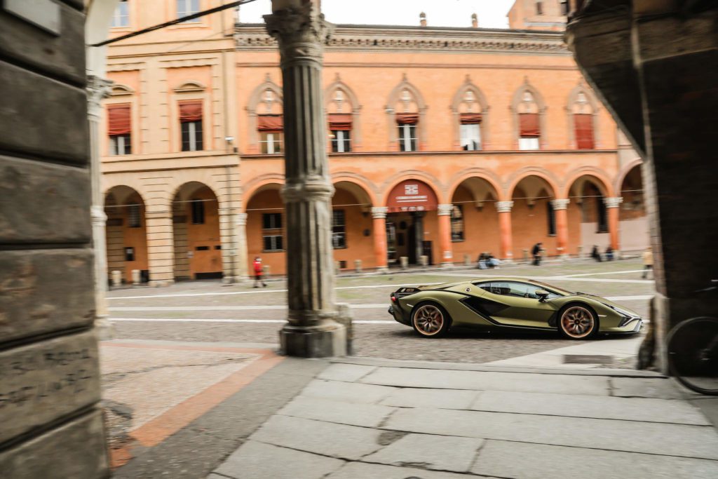Lamborghini Siàn Bologna portici