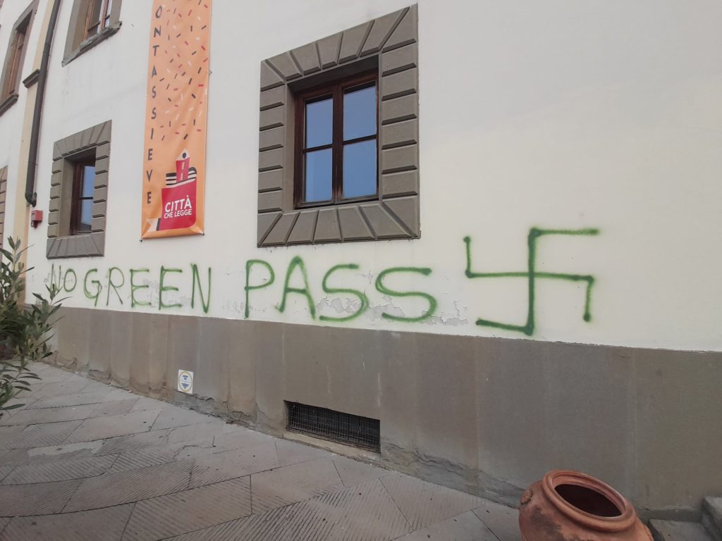 scritta no green pass a pontassieve firenze