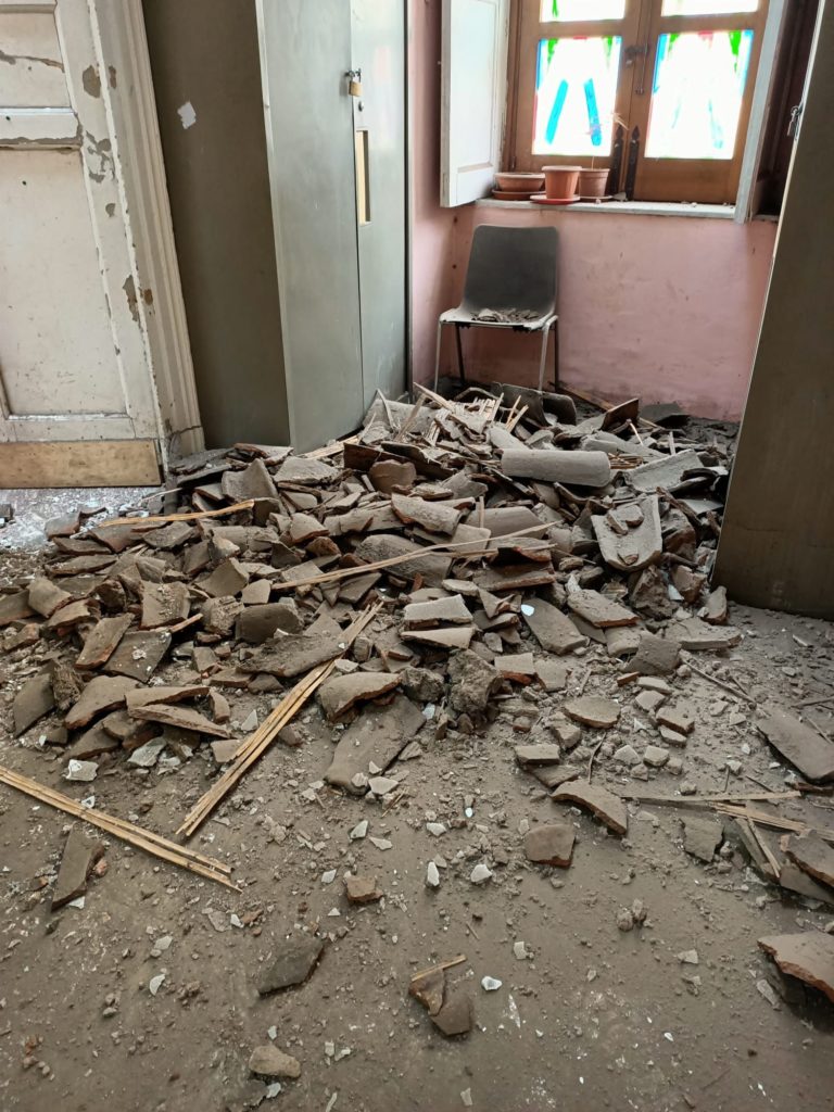 crollo tetto liceo boggio lera catania (6)