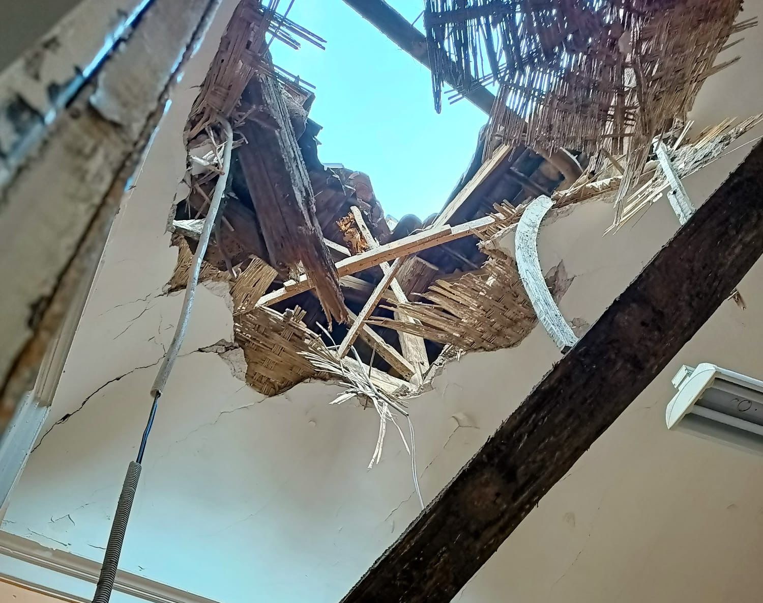 crollo tetto liceo boggio lera catania (6)