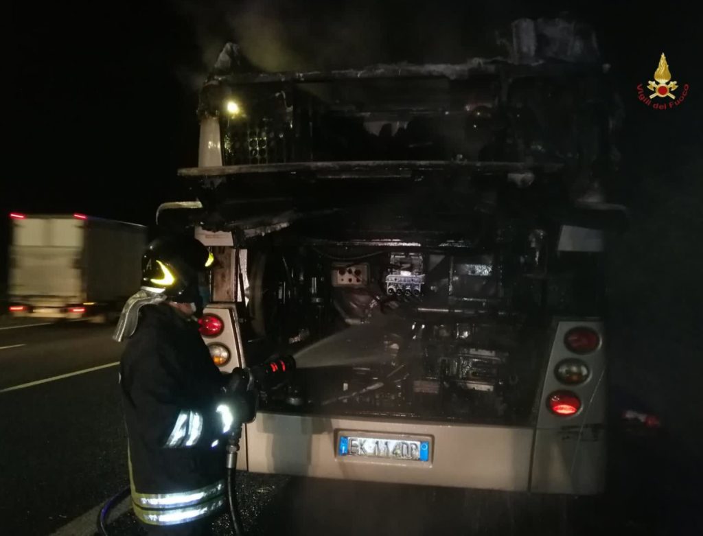 incendio autobus roma