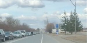 auto in fila confine ucraina