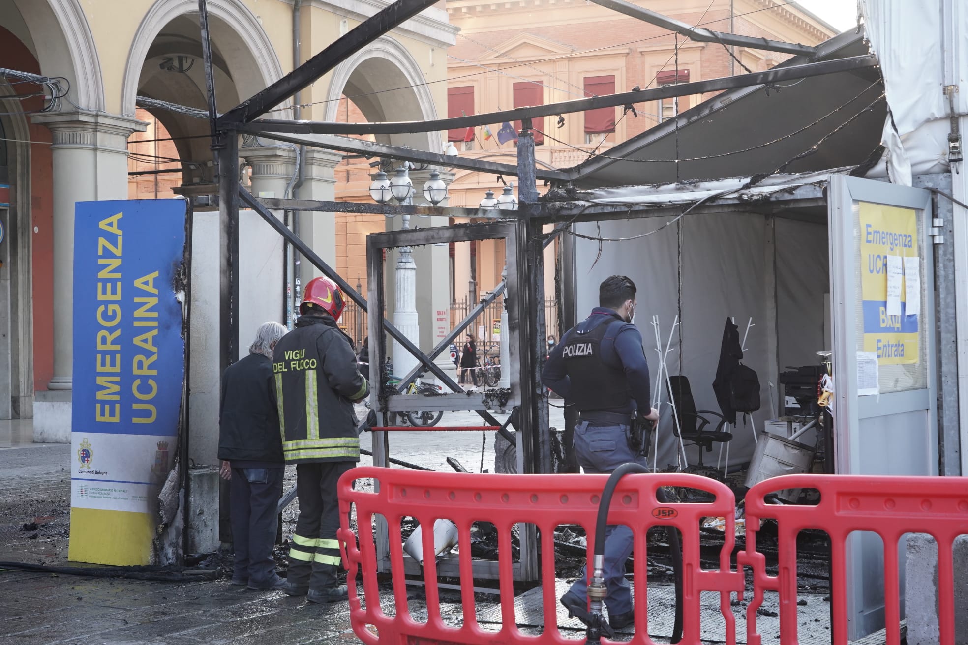 Bologna incendio hub profughi Ucraina