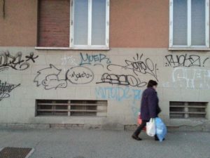 Scritte e tag sui muri di Bologna