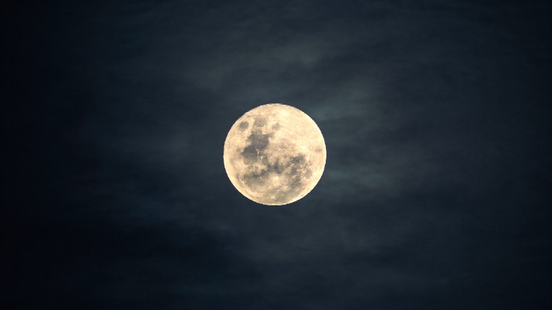 Eclissi di penombrale di Luna del fiore 5 maggio