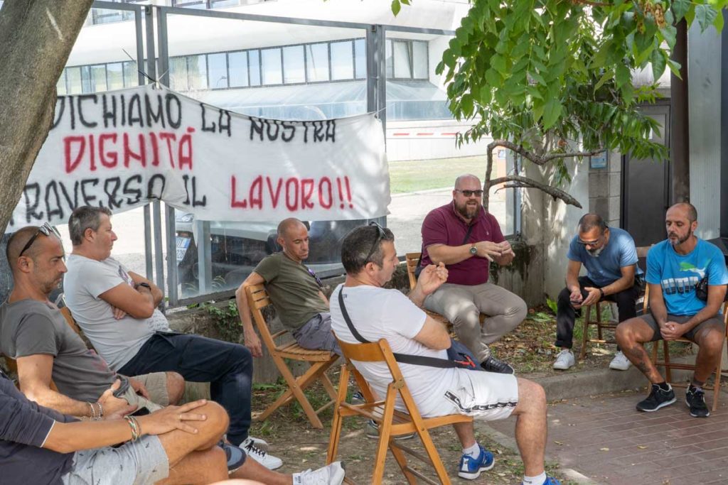 Bologna, lavoratori Rotopress non mollano: "Andremo fino a Loreto"