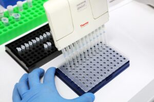 Laboratori sanità ricerca malattie rare provette