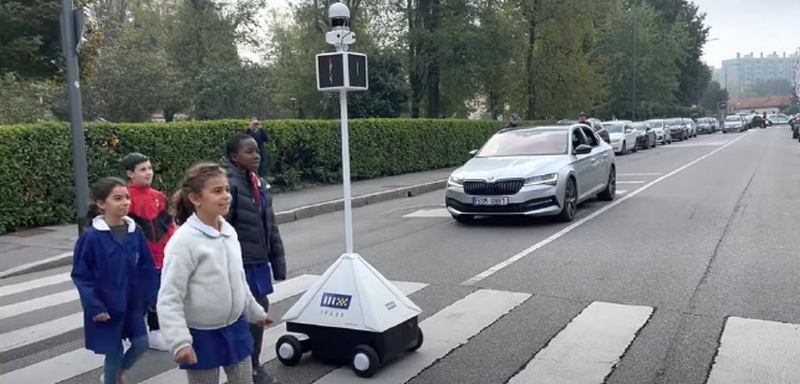 robot attraversare strada