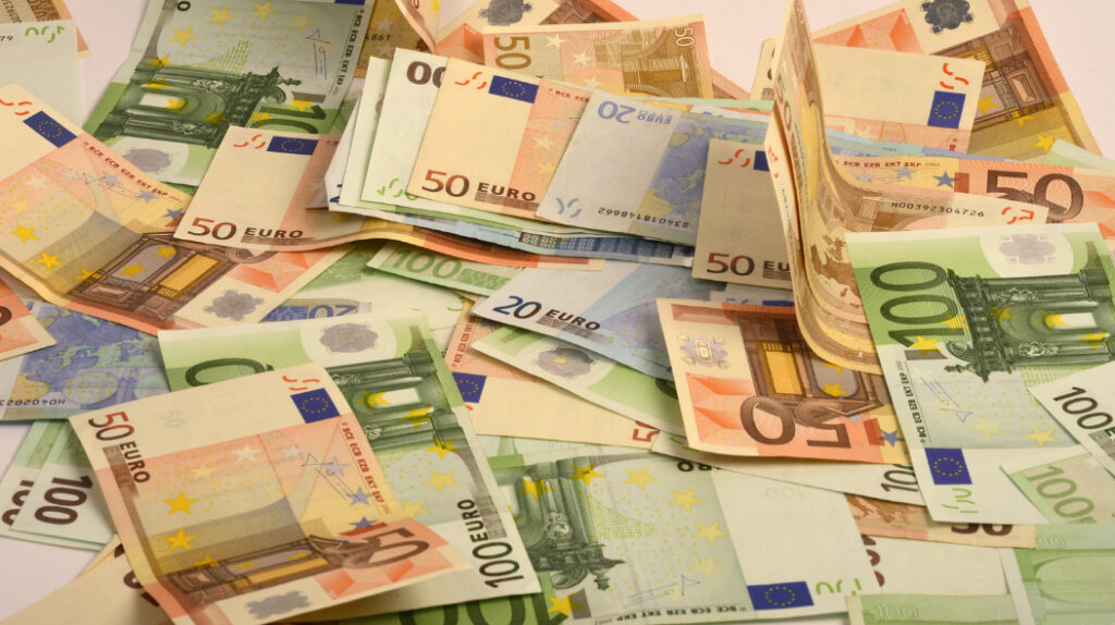 Manovra, le spese esplodono: +2000 euro a famiglia da oggi a Natale
