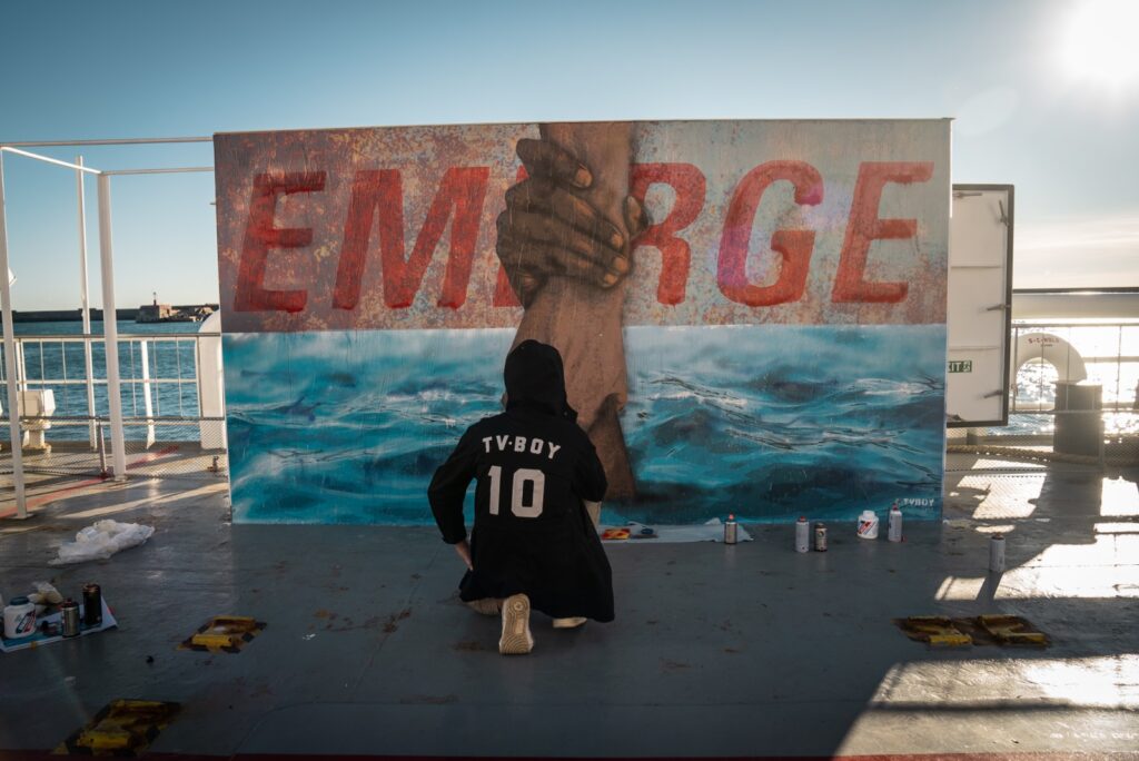 Tv Boy, murale su nave Emergency Foto di DD Experience