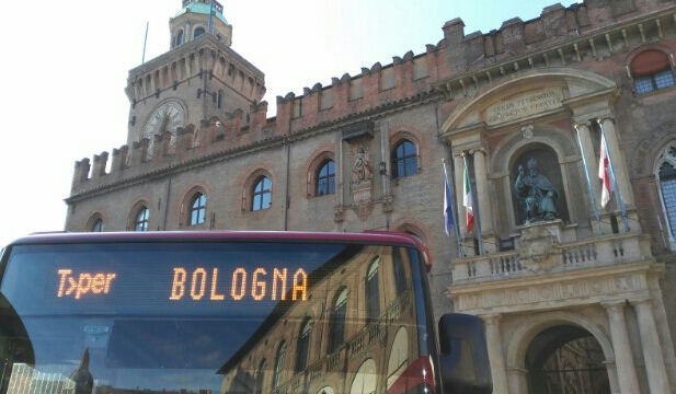autobus scritta Tper Bologna