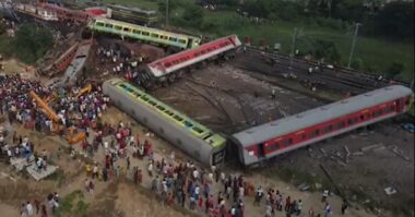 scontro treni india