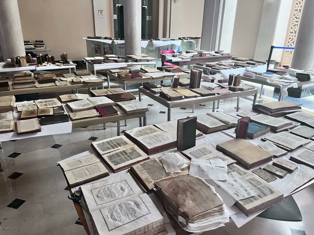 Biblioteca universitaria Genova alluvionata