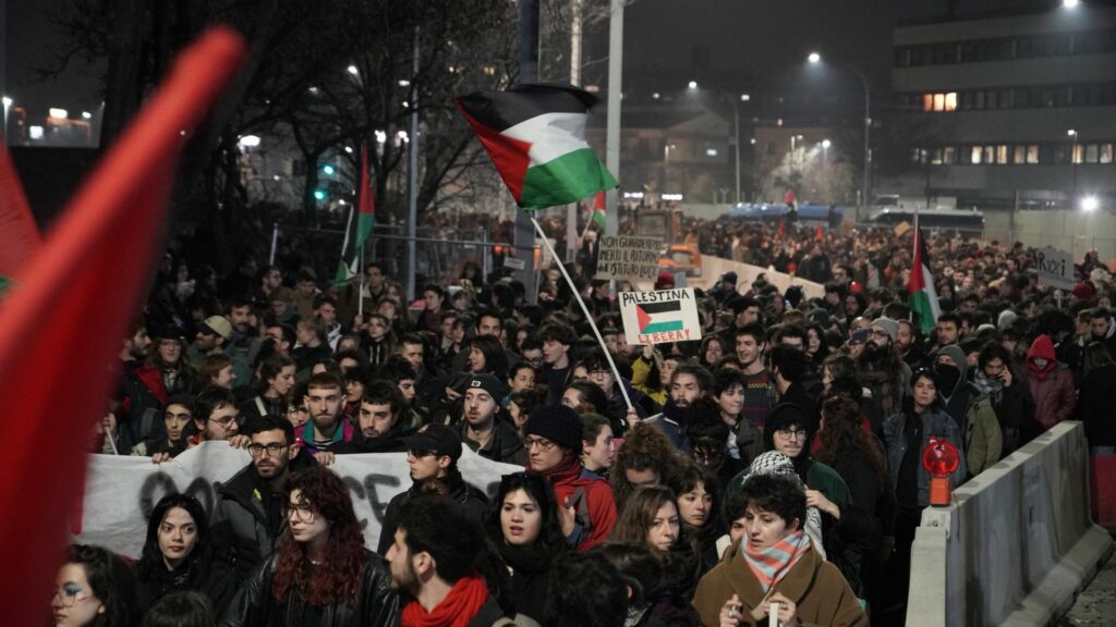 protesta pro palestina sede rai bologna