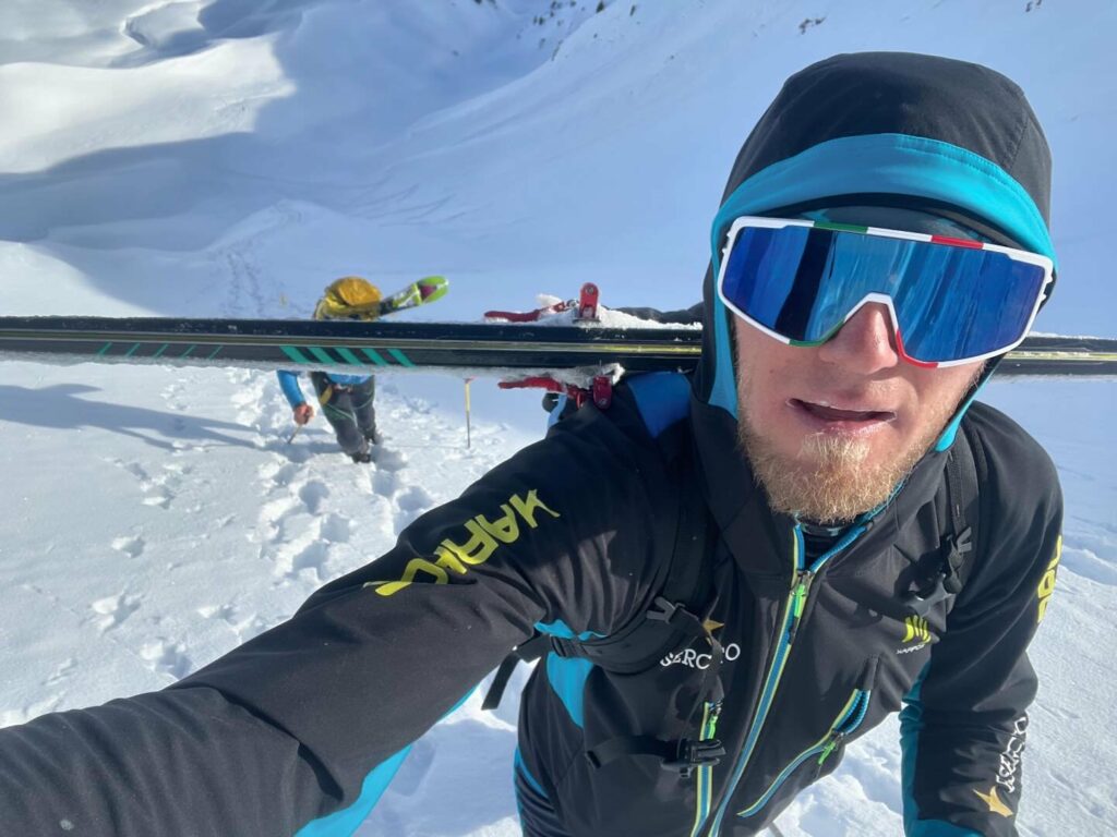 Alpinista de esqui Denis Trento