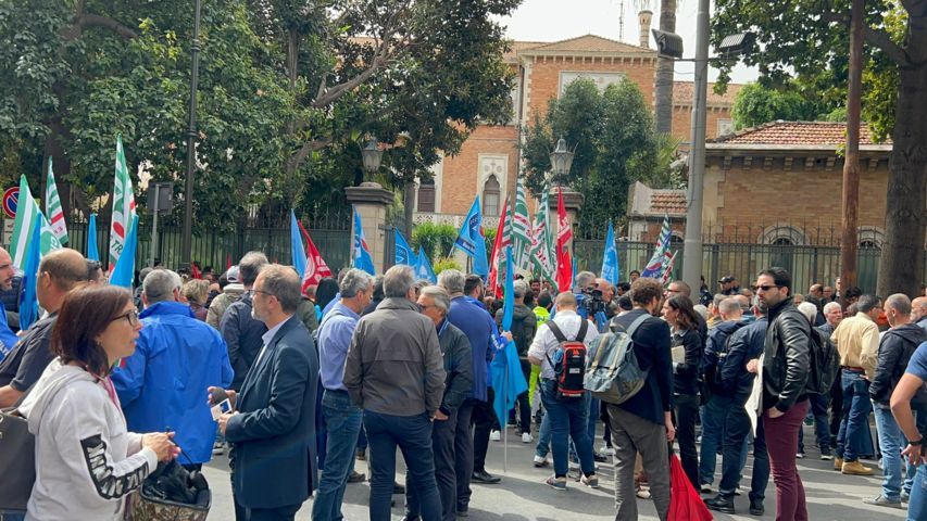 A Palermo sit-in dei sindacati per la morte dei cinque operai di Casteldaccia