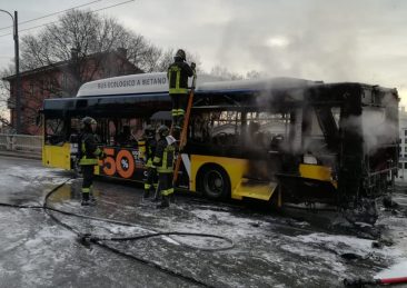 autobus modena fiamme 1