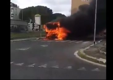 autobus_atac_in-_fiamme